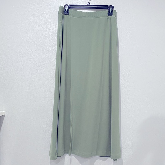 Sage green skirt. Size M - Picture 4 of 8